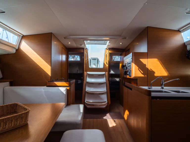 Bootverhuur Olbia goedkoop Sun Odyssey 490