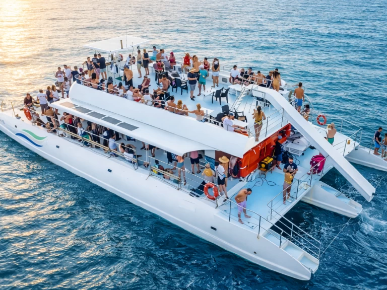 Huur een Custom - Trimarán 62 FT Trimaran in Coco Bay