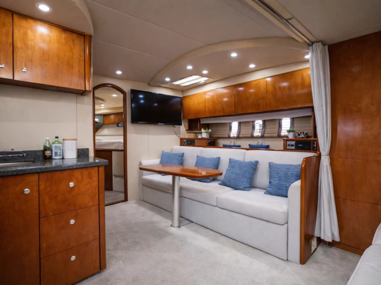 Verhuur Jacht in Coco Bay - Cruiser Yachts 400 Express