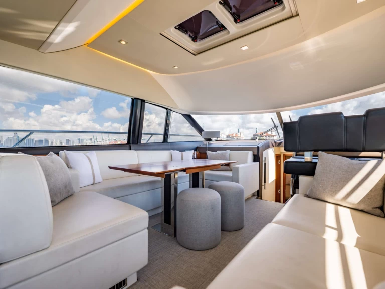 Huur een Prestige Yachts Whiskey &amp; Waves in Miami