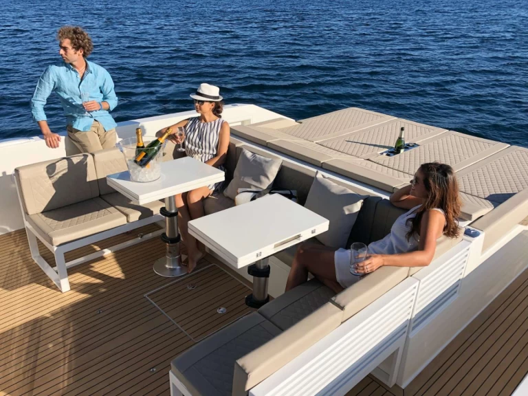 Jacht te huur in Álimos voor de beste prijs