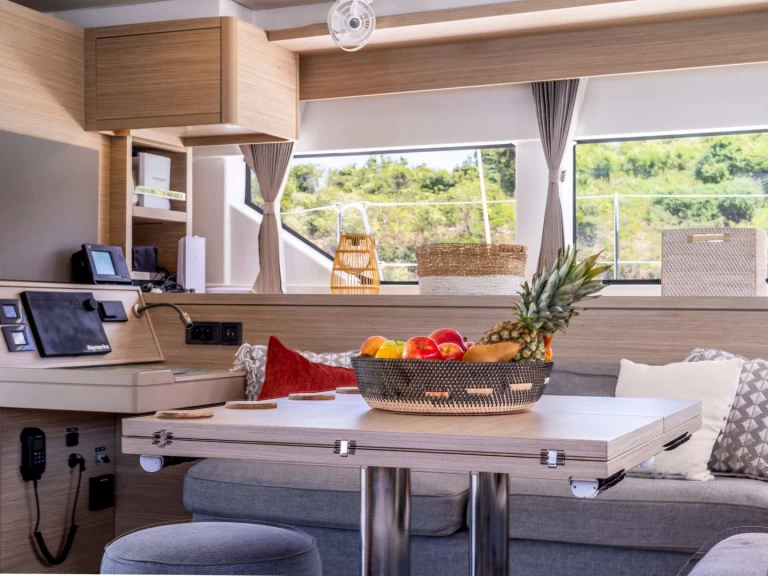 Bootverhuur Athene goedkoop VALINOR - Summer