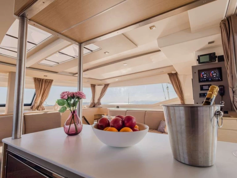 Verhuur Jacht Fountaine Pajot met vaarbewijs