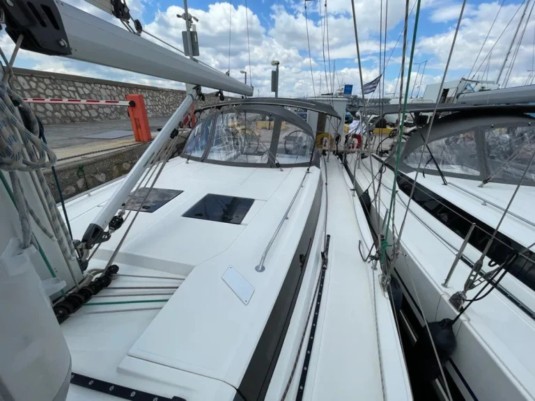 Jachthuur in Álimos - Bavaria Bavaria C45 Holiday via SamBoat