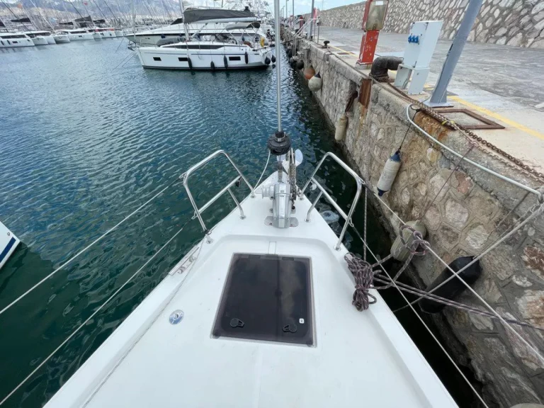 Huur een Bavaria Bavaria C45 Holiday in Álimos