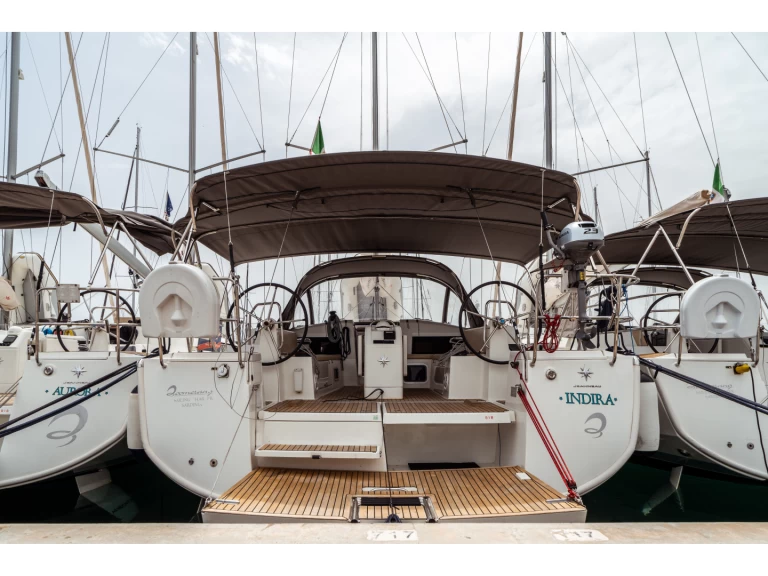 Bootverhuur Jeanneau Sun Odyssey 440 in Olbia via SamBoat