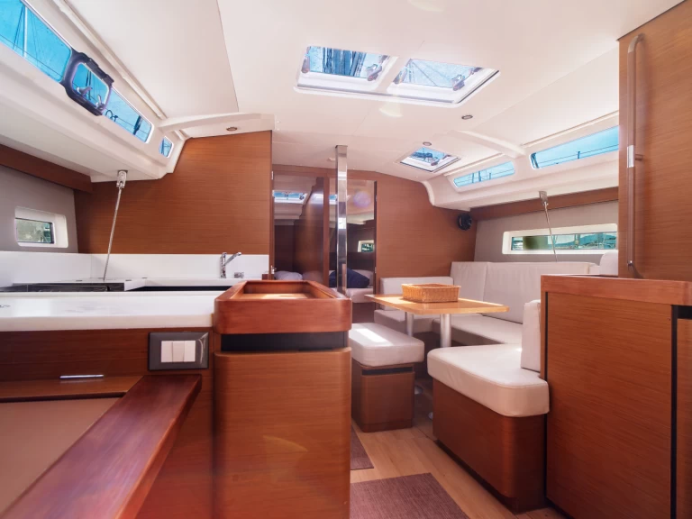 Huur Zeilboot met of zonder schipper Jeanneau in Olbia