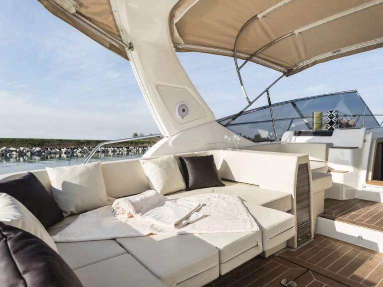 Huur Motorboot met of zonder schipper Cranchi in Sorrento