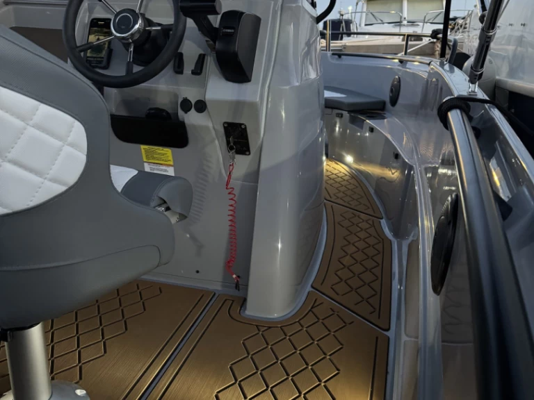 Motorboot te huur in Sant Antoni de Portmany voor de beste prijs