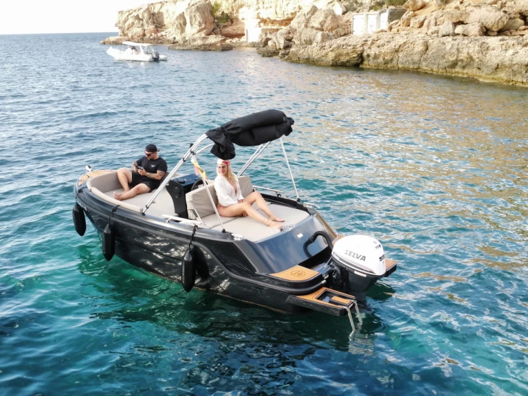 Bootverhuur San Antonio Port goedkoop Open 500 Classic