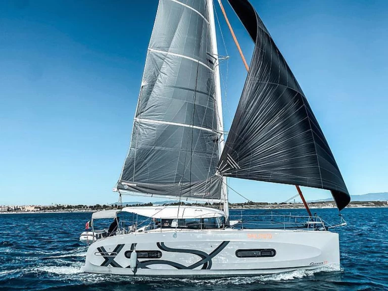 Catamaran te huur in Porto Rotondo voor de beste prijs