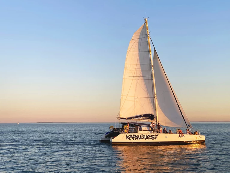 Huur Catamaran met of zonder schipper Naval Force 3 in Les Minimes