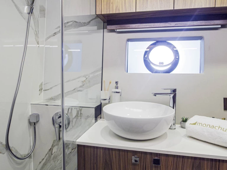 Huur een Monachus Monachus 70 Fly in Split