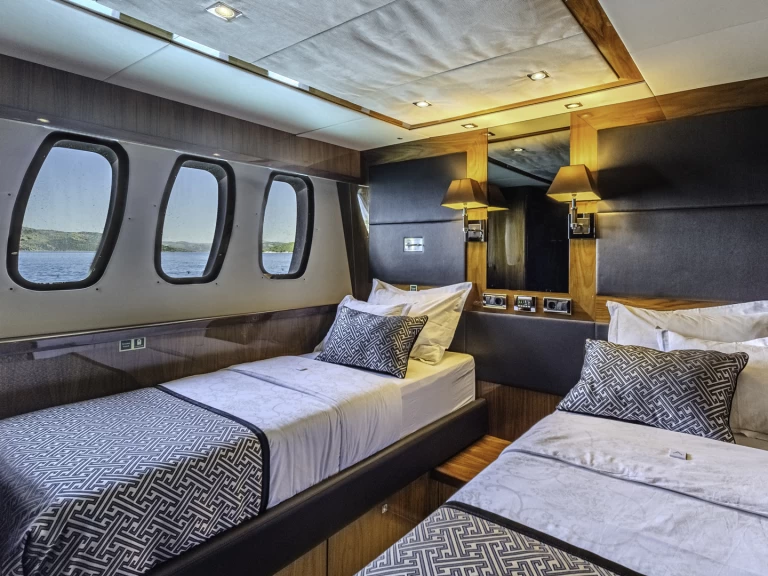 Jachthuur in Trogir - Sunseeker Sunseeker Yacht 34M via SamBoat