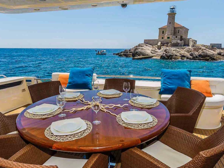 Huur een Ferretti Ferretti 880 in Seget Donji