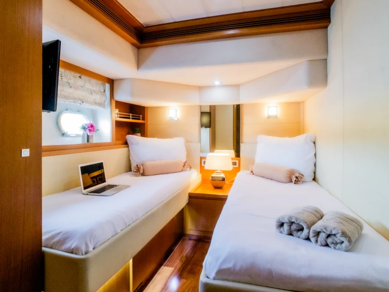 Bootverhuur Split goedkoop Ferretti 780