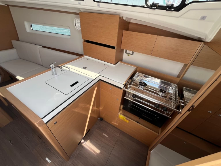 Jeanneau Sun Odyssey 350 te huur van particulier of professional in Nettuno