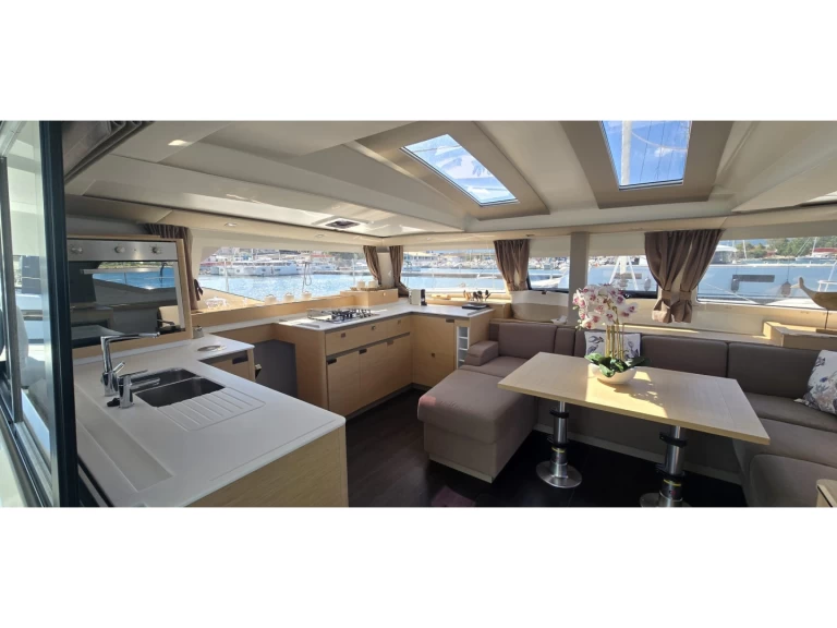 Fountaine Pajot Elba 45 te huur van particulier of professional in Olbia
