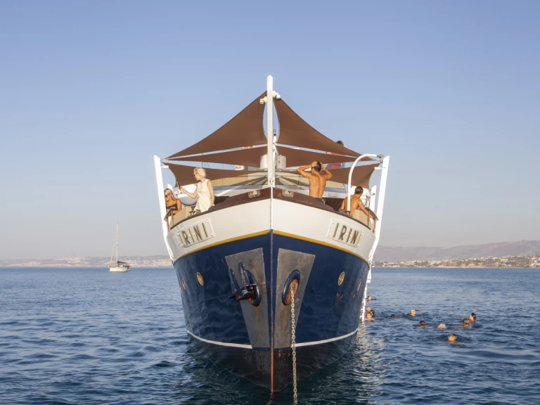 Verhuur Motorboot Custom Made met vaarbewijs