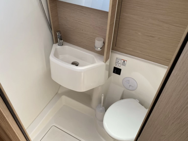 Bootverhuur Salerno goedkoop Oceanis 51.1