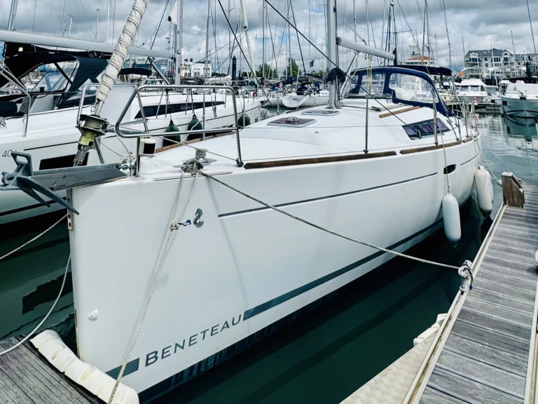 Huur een Bénéteau Oceanis 37 in Les Sables-d'Olonne