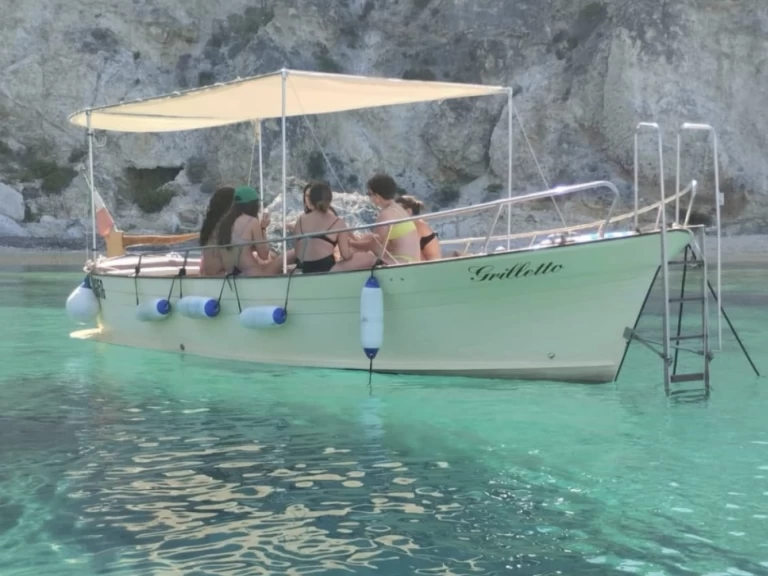 Huur een Fratelli Aprea Sorrento 7,80 tradizionale / open in Le Forna