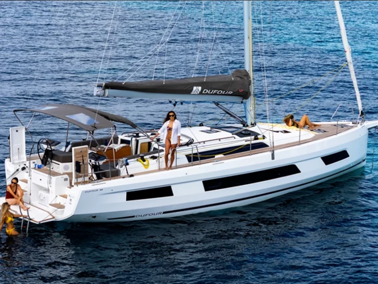 Huur een Dufour Dufour 44 in Álimos