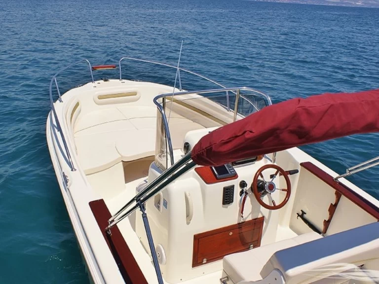 Huur een Mingolla Brava 22 in Trogir