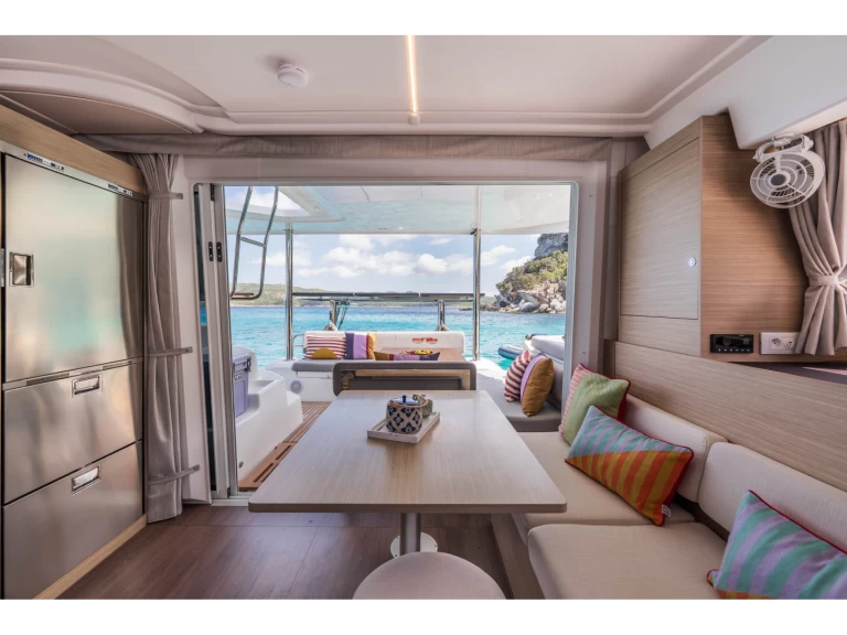 Verhuur Catamaran Lagoon met vaarbewijs