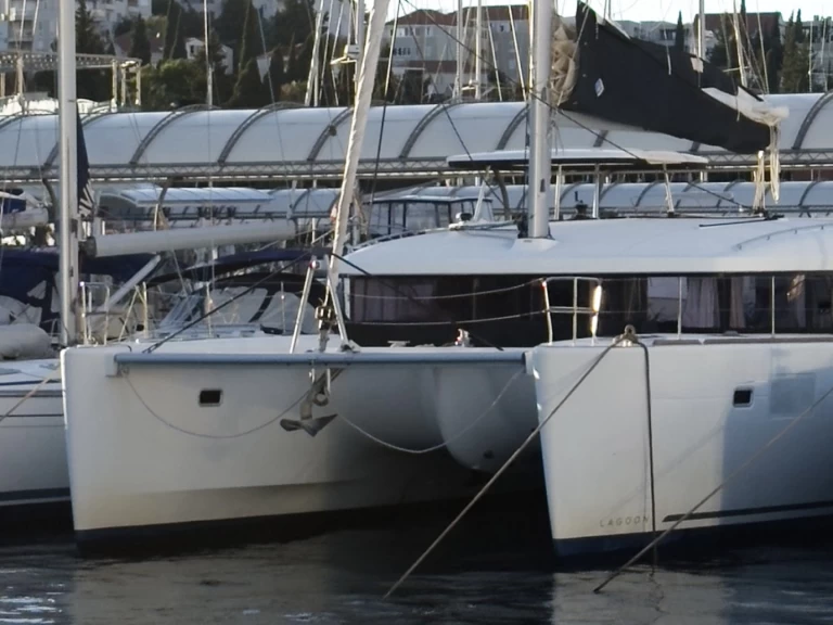 Huur een Lagoon Lagoon 450 Sport Top in Rogoznica