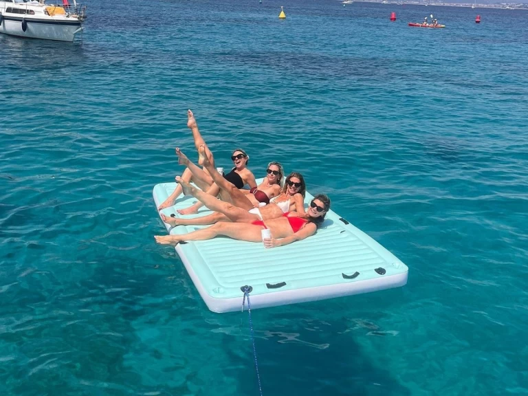 Huur een Four Winns Sundowner 285 in Cannes