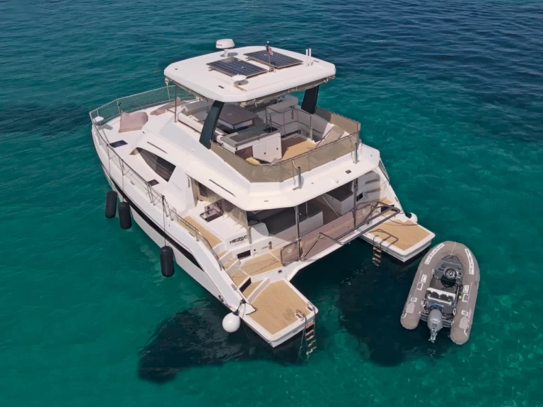 Leopard Leopard 43 Powercat te huur van particulier of professional in Hyères