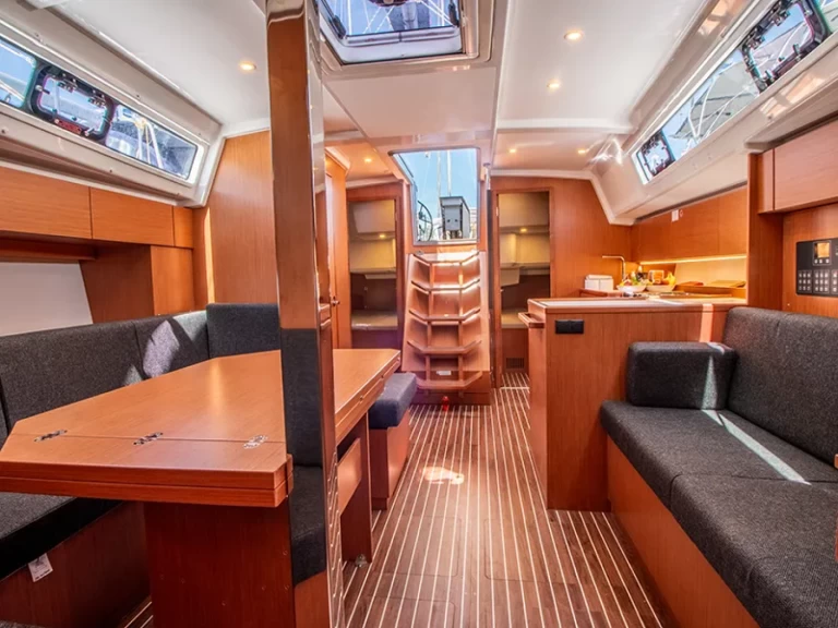 Bootverhuur Nikiána goedkoop Bavaria C42