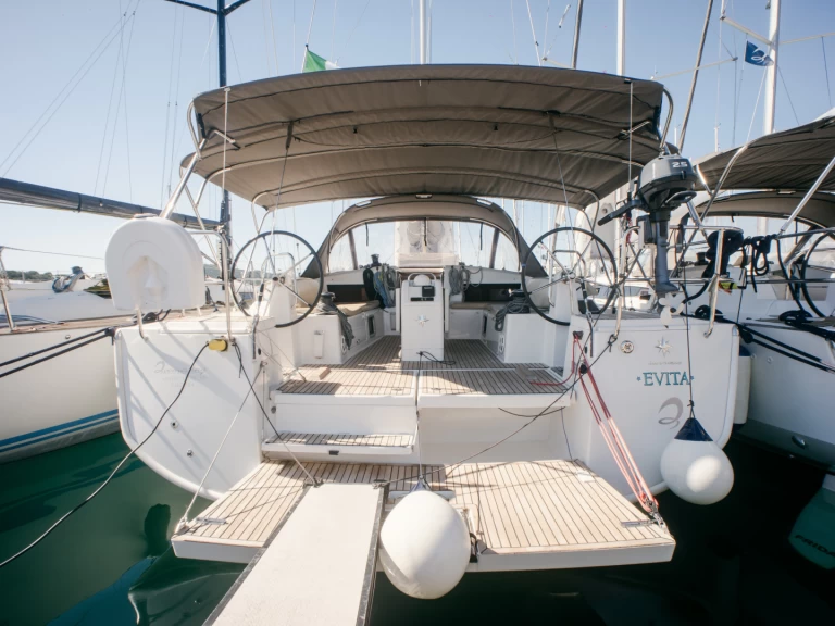 Bootverhuur Jeanneau Sun Odyssey 490 in Olbia via SamBoat
