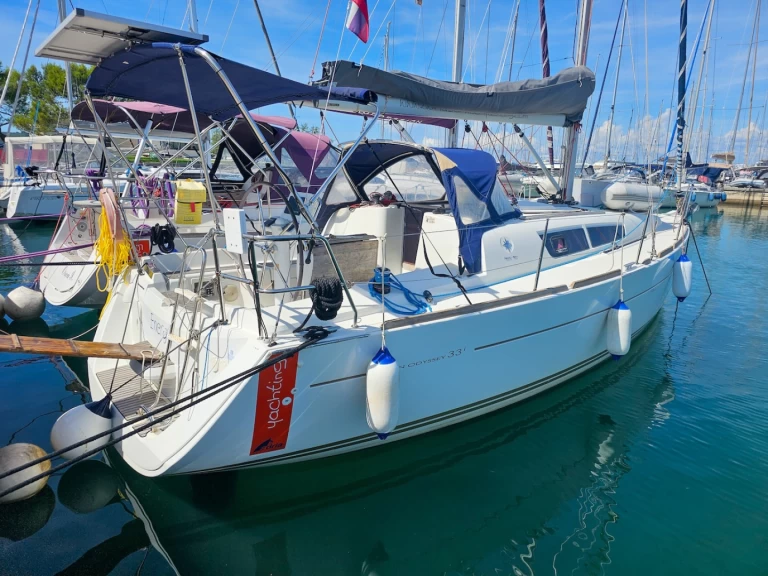 Huur een Jeanneau Sun Odyssey 33i in Izola