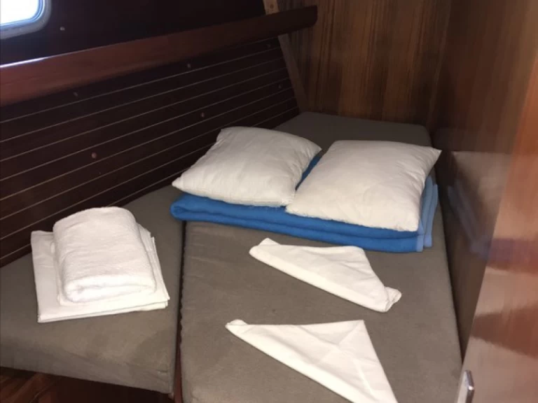 Huur een Elan Elan 45 in Vlycho