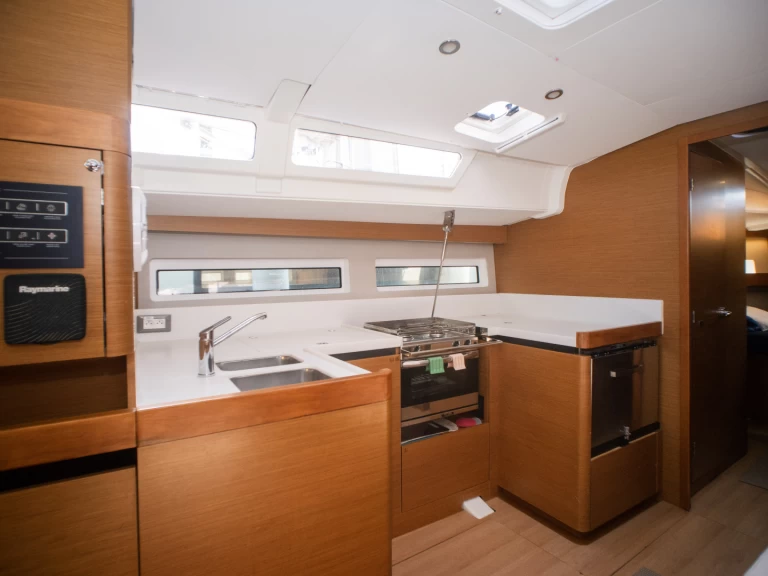 Bootverhuur Jeanneau Sun Odyssey 490 in Olbia via SamBoat