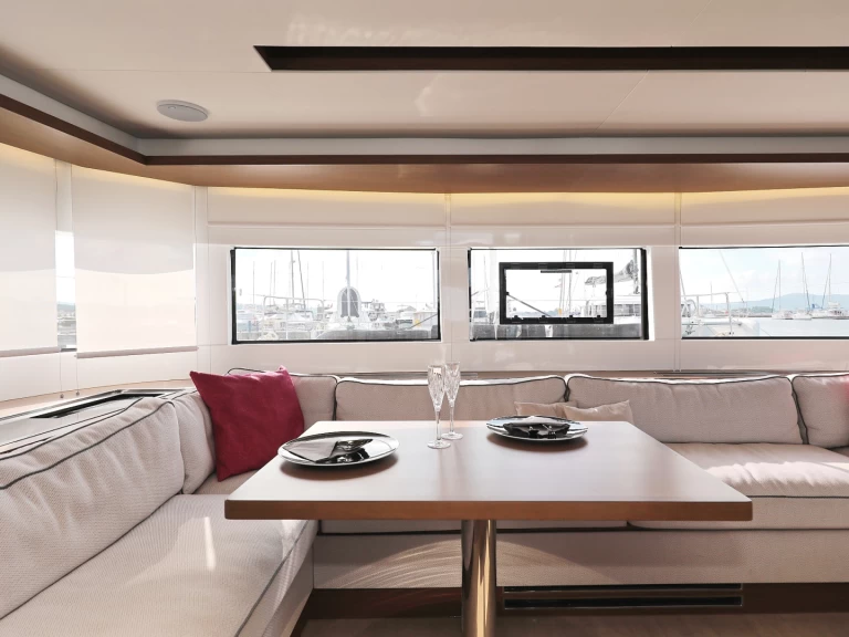 Verhuur Catamaran Lagoon met vaarbewijs