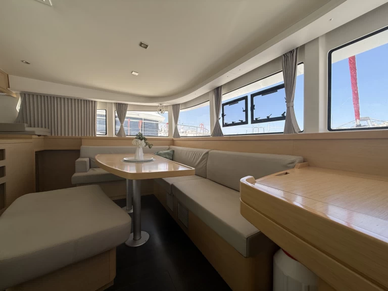 Bootverhuur Lagoon Lagoon 42, 2020,  Air Condition, Generator, Water maker, Solar panel, 2 SUP offered free in Lefkáda via SamBoat