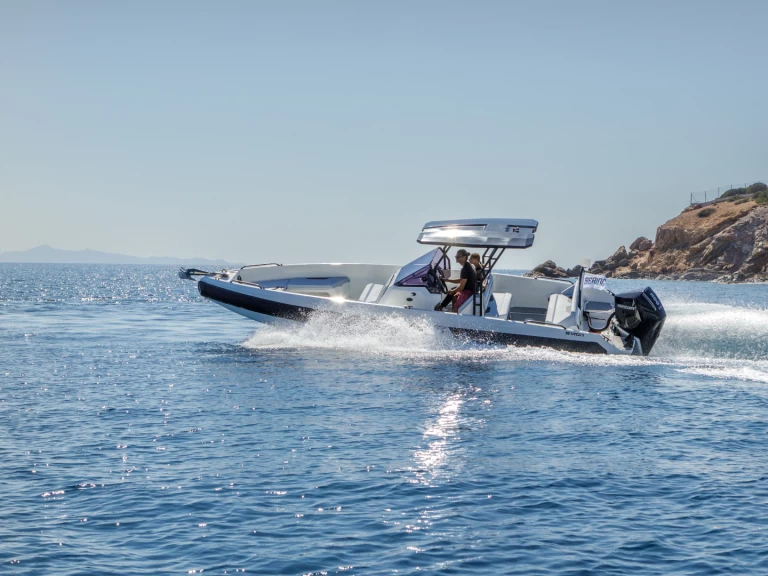 Huur een  Iron 827 in Pórto Chéli