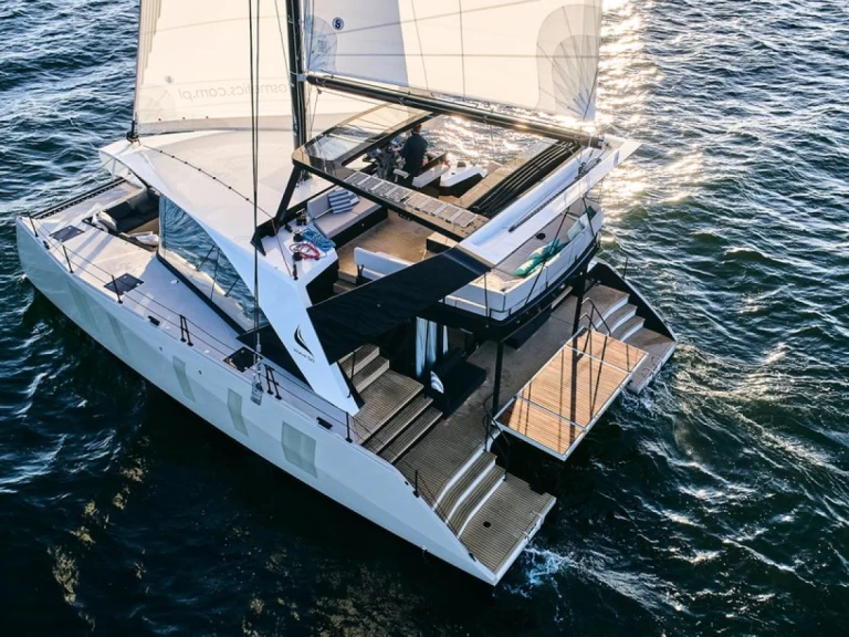 Huur een Wave Catamarans Wave 50 - 5 cab. in Olbia