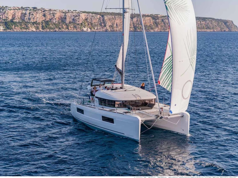 Verhuur Catamaran Lagoon met vaarbewijs