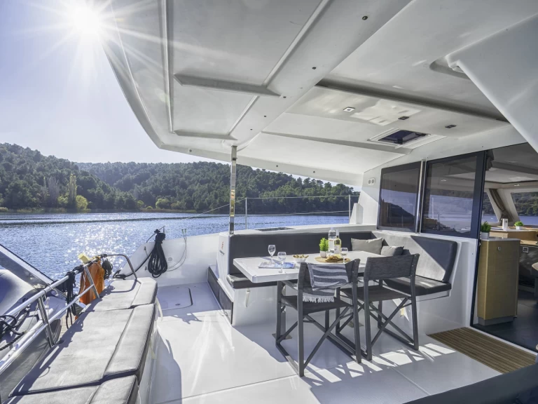 Verhuur Catamaran Fountaine Pajot met vaarbewijs