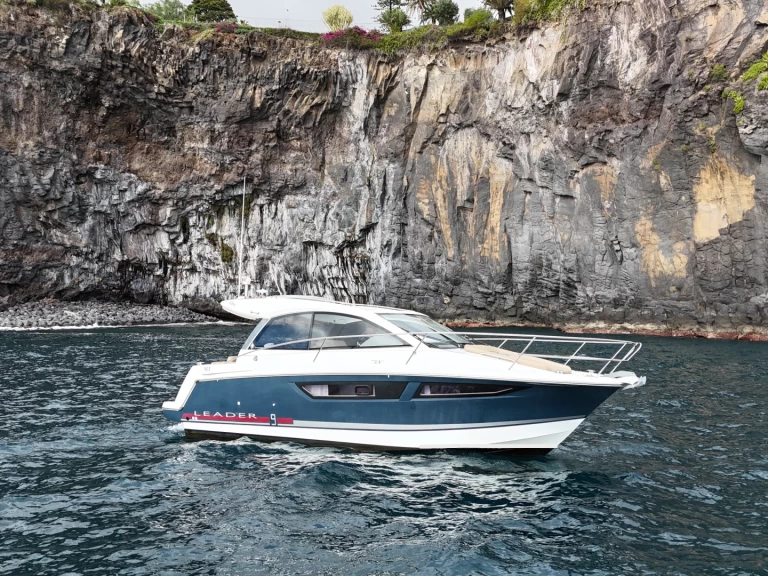 Verhuur Motorboot Jeanneau met vaarbewijs