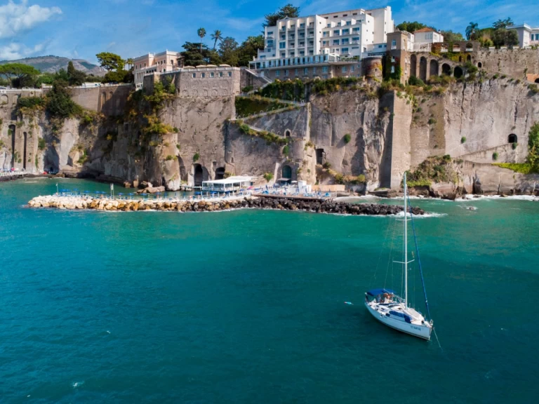 Huur een Dufour Dufour 385 Grand Large in Castellammare di Stabia