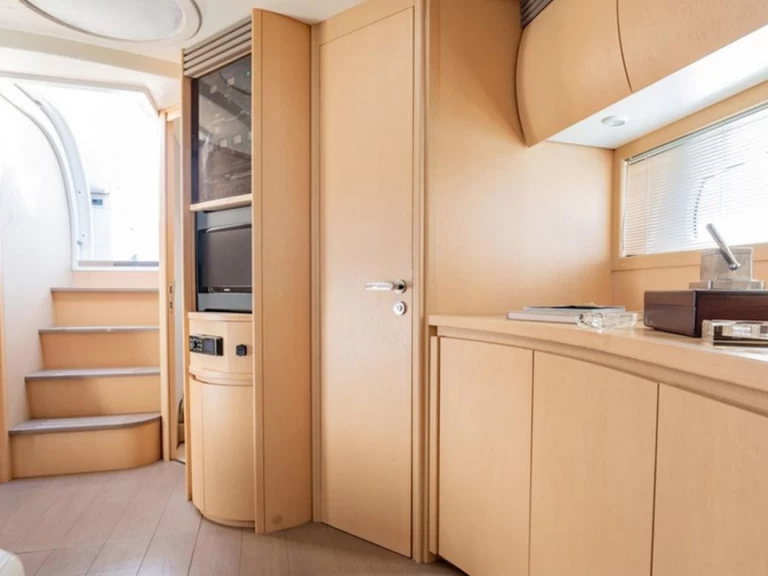 Bootverhuur Olbia goedkoop Pershing 50.1