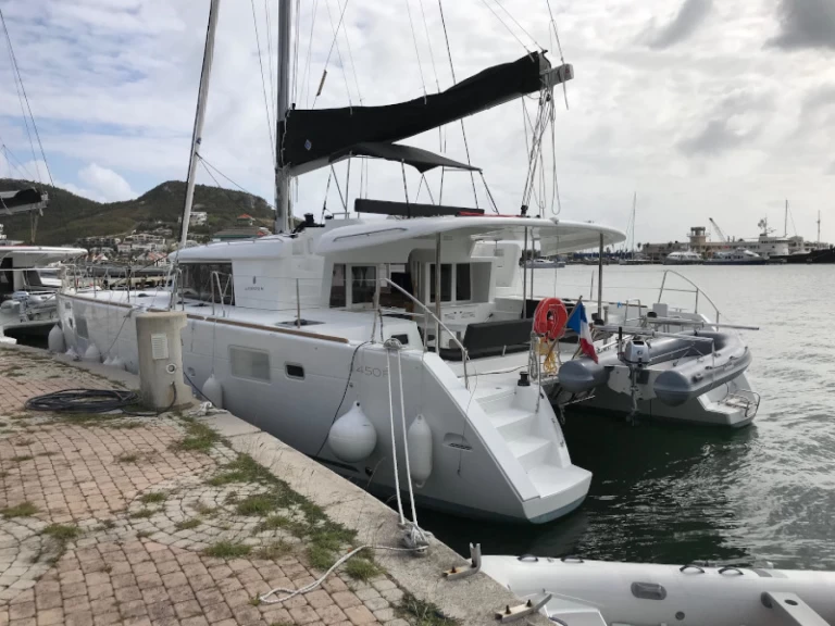 Verhuur Catamaran Lagoon met vaarbewijs