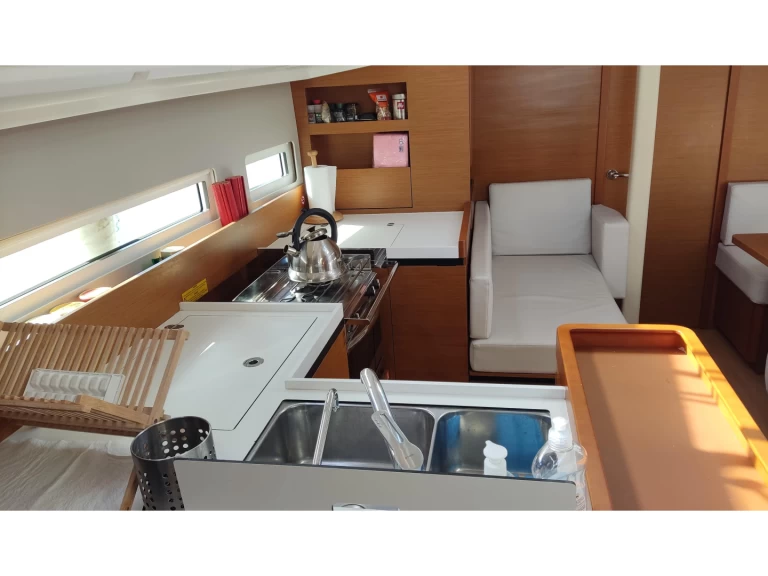 Bootverhuur Piraeus goedkoop Sun Odyssey 410