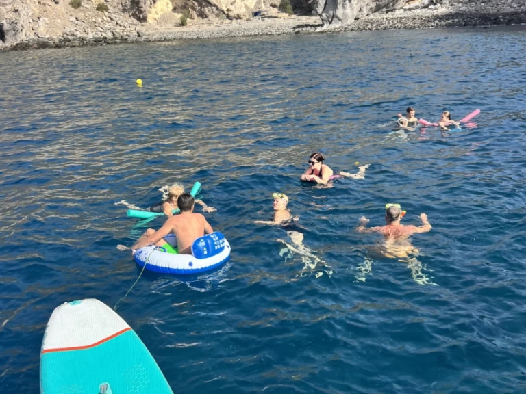Verhuur Motorboot Astondoa met vaarbewijs
