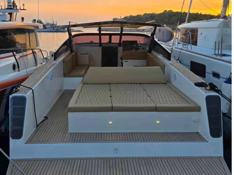 Huur Motorboot met of zonder schipper Felix 37 in Makarska